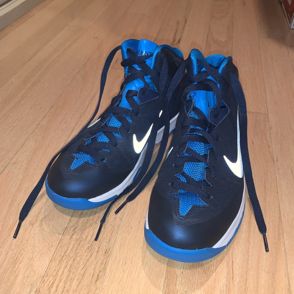 Youth basketball shoes